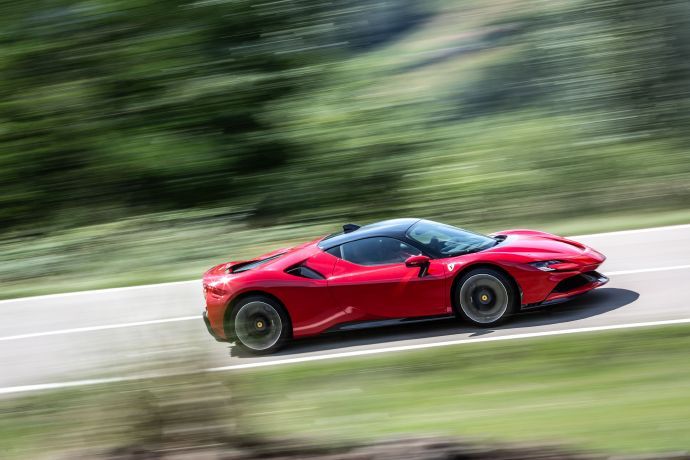 Ferrari SF90，这红色诱惑太致命