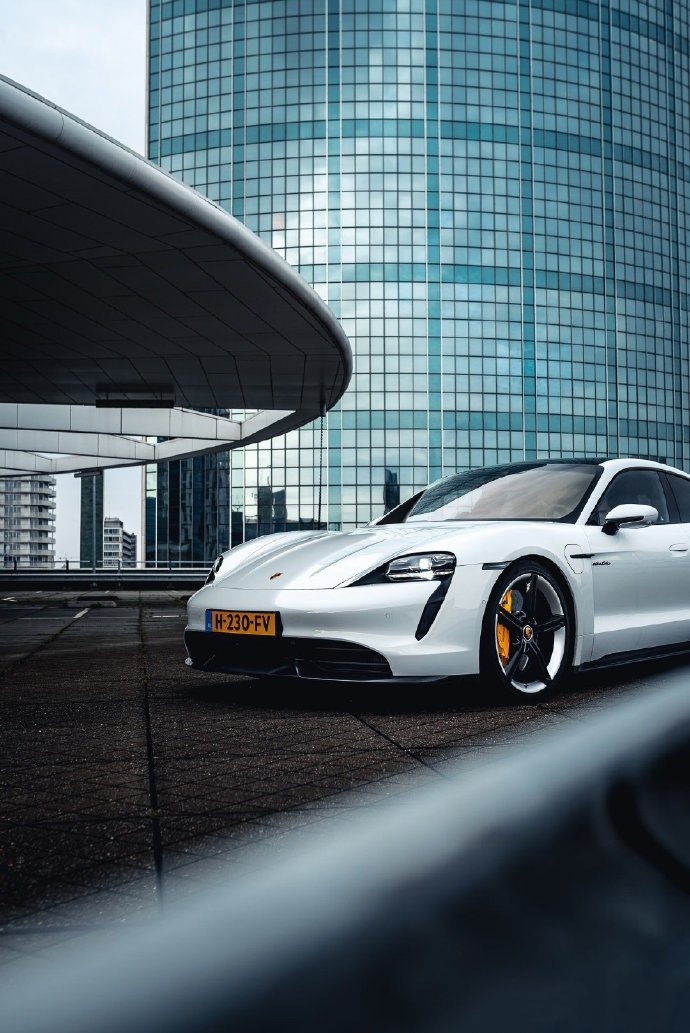 保时捷Taycan Turbo S ​​​，200万的电动车颜值就是高