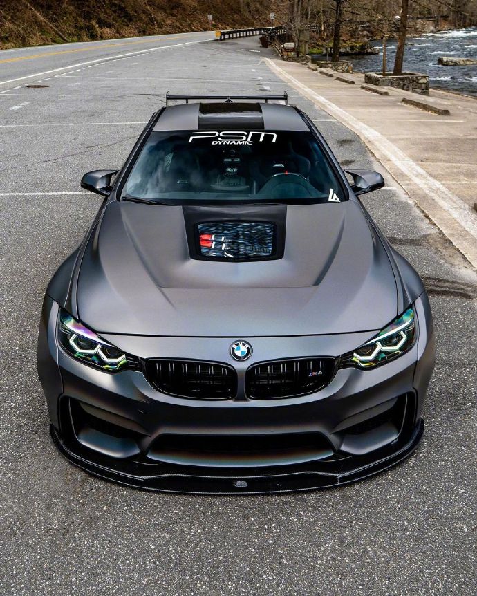 时尚气息十足的宝马BMW M4图片