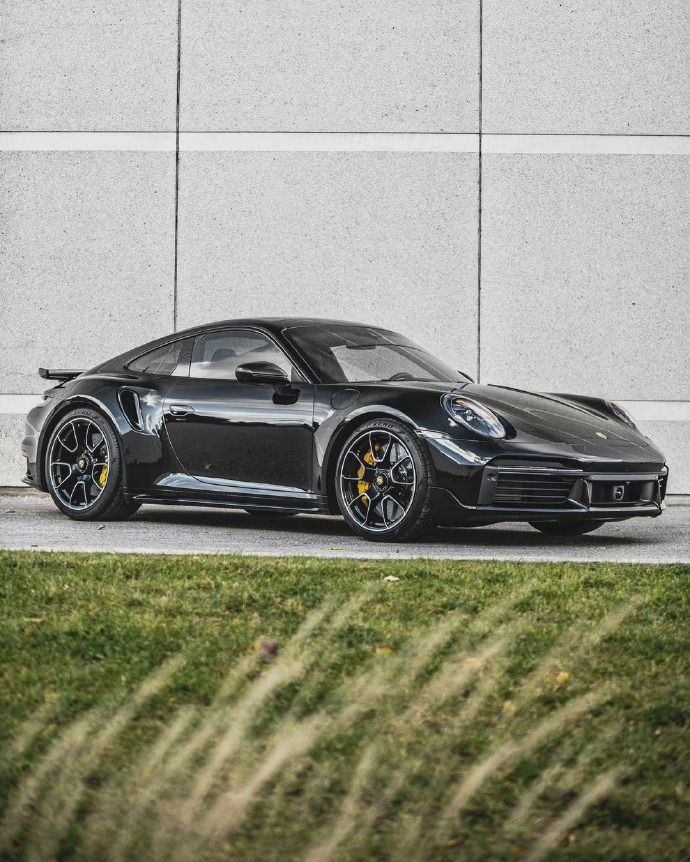 保时捷911 Turbo S，黑色性能蛙