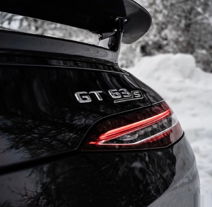 奔驰AMG GT63S雪地大片欣赏