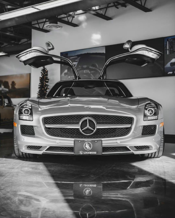 奔驰 SLS AMG，鸥翼一开谁与争锋