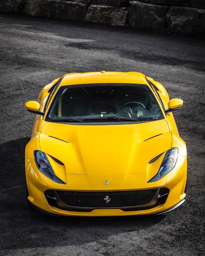 Ferrari 812 Superfast 帅气十足