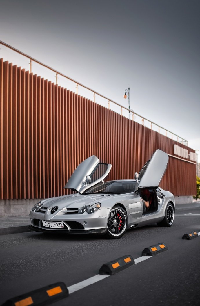 Mercedes Benz Mclaren SLR，太酷了