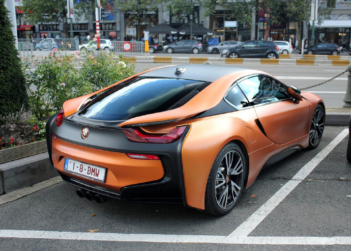 一组超酷的哑光宝马BMW i8 图片