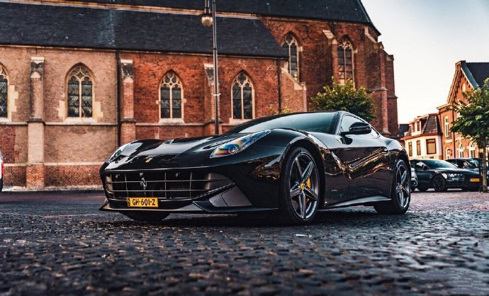 拥有独特魅力的法拉利Ferrari F12图片