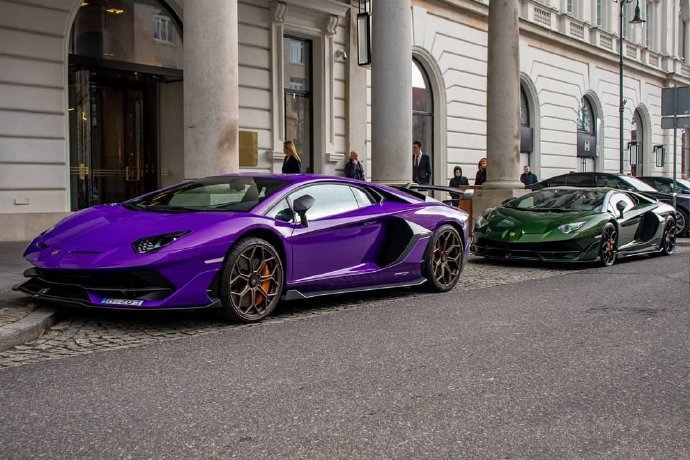 兰博基尼Aventador SVJ，紫色帅还是绿色帅
