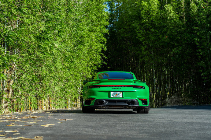 绿色清新的Porsche 911 Turbo S图片欣赏