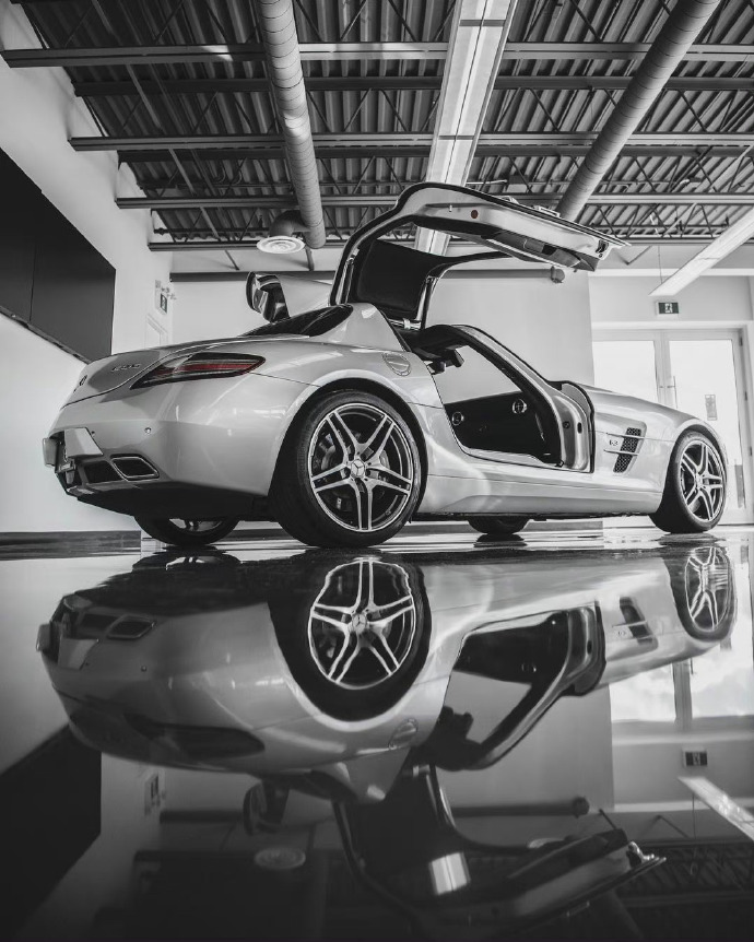 奔驰 SLS AMG，鸥翼一开谁与争锋