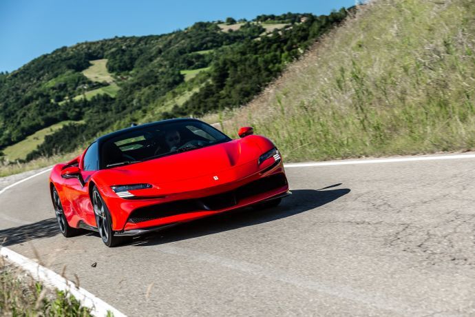 Ferrari SF90，这红色诱惑太致命