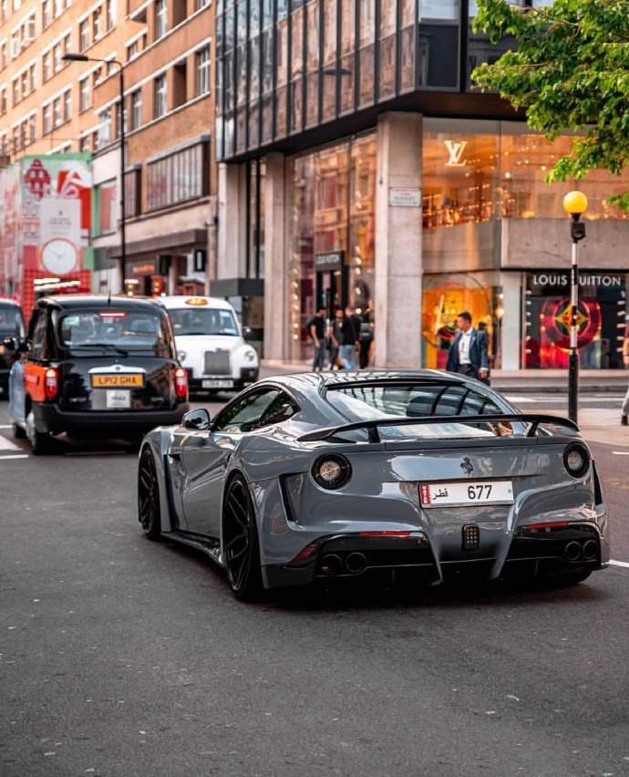 法拉利F12 Novitec N-largo，看起来太凶了