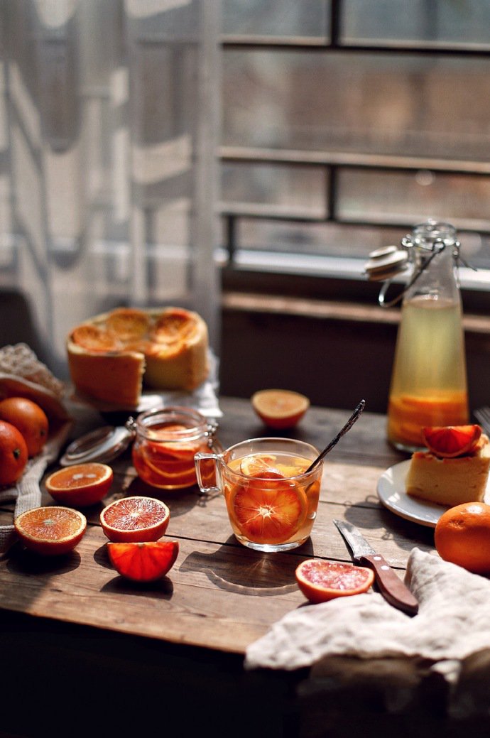 血橙拥有天然红色的果肉，果肉晶莹剔透