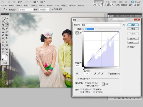 Photoshop給外景婚片添加夢幻背景,PS教程,16xx8.com教程網(wǎng)