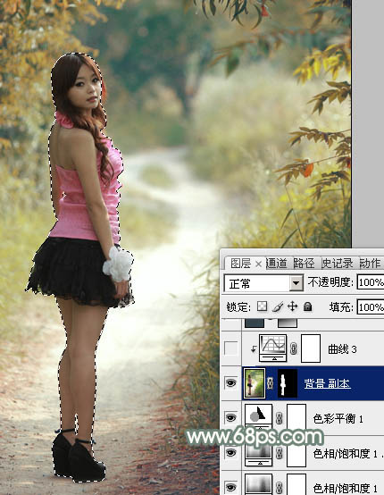 Photoshop給樹林中的紅衣美女加上漂亮的秋季色