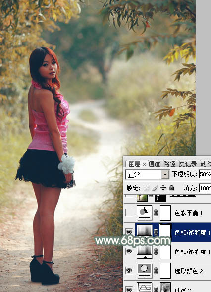 Photoshop給樹林中的紅衣美女加上漂亮的秋季色