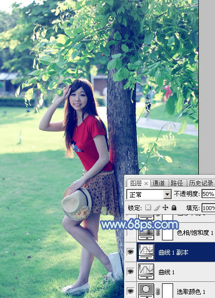 Photoshop給樹(shù)邊的女孩加上流行的淡調(diào)青藍(lán)色