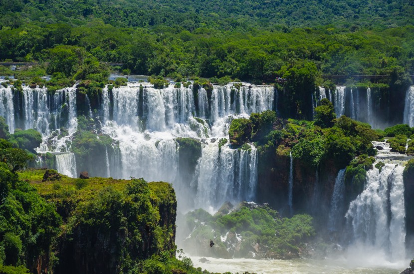 巴西伊瓜苏大瀑布自然风景图片