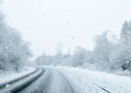 雪天道路兩旁風(fēng)景圖片(8張)