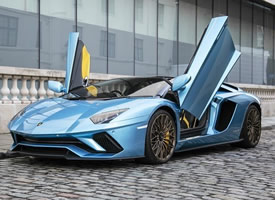 兰博基尼Aventador s V12 副驾驶有个灭火器