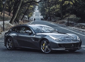 一台可以带娃用的法拉利GTC4 Lusso